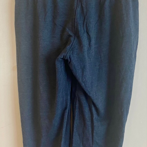 Under Armour Light Weight Capris - Picture 4 of 4